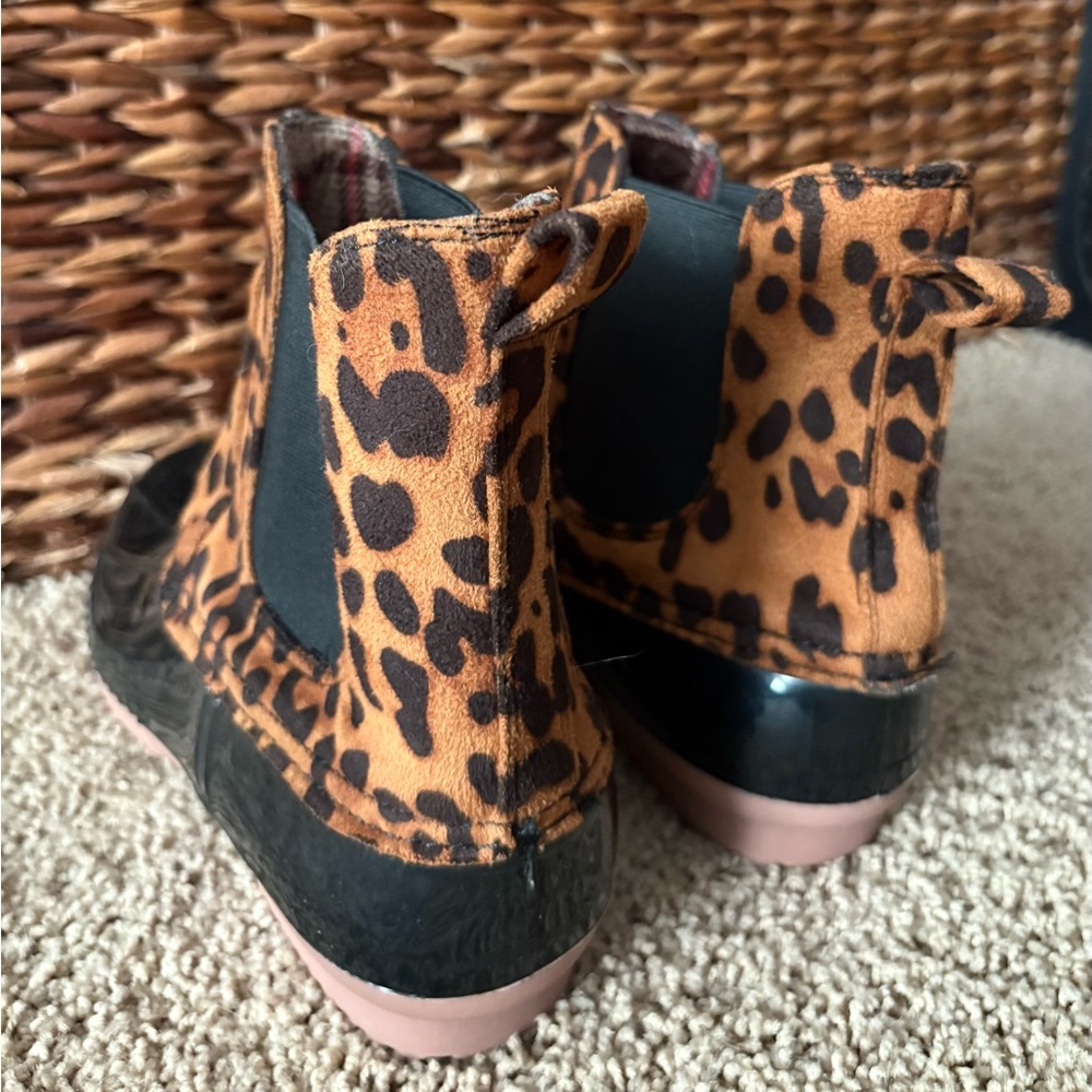 Leopard Print Rain Boots - Picture 5 of 6